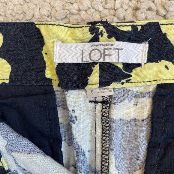 LOFT Floral Linen Women's Shorts - Picture 2 of 6